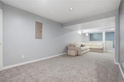 563 Colonial Drive Painesville OH 44077