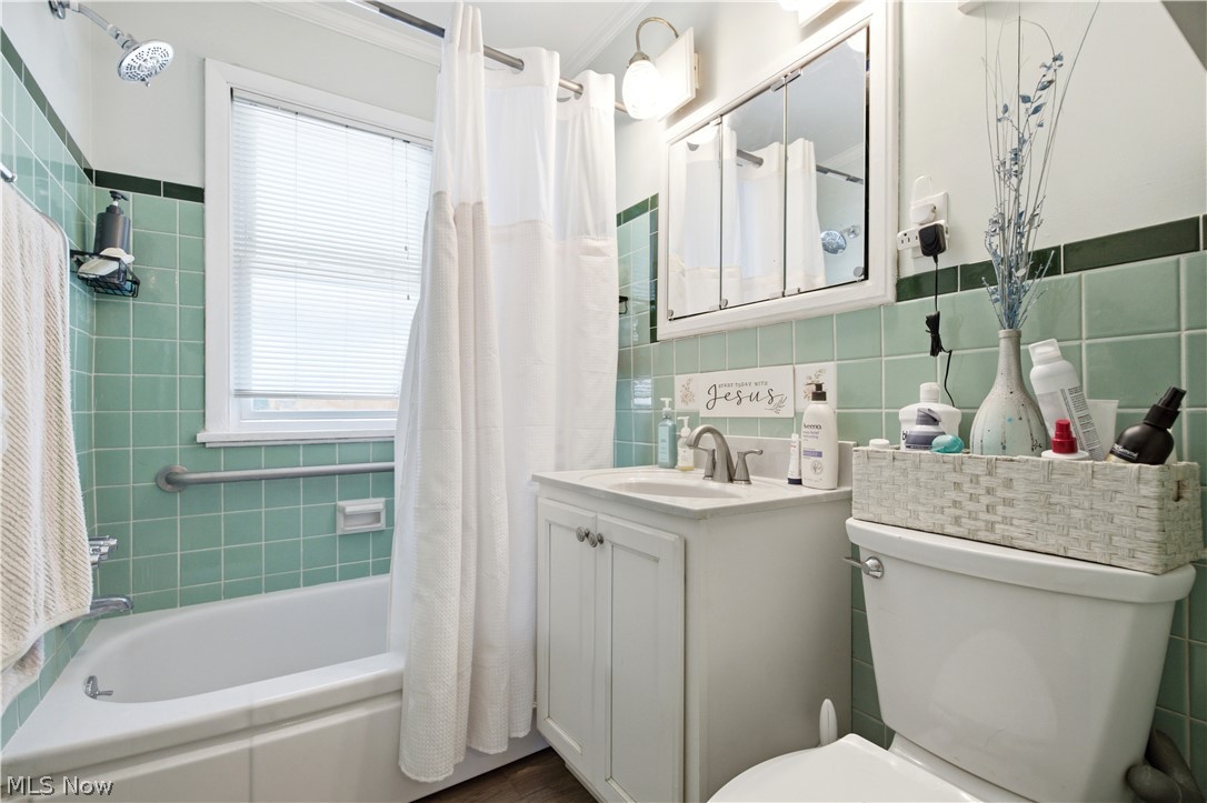 2212 Larchmont Drive Wickliffe OH 44092