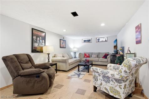 2212 Larchmont Drive Wickliffe OH 44092