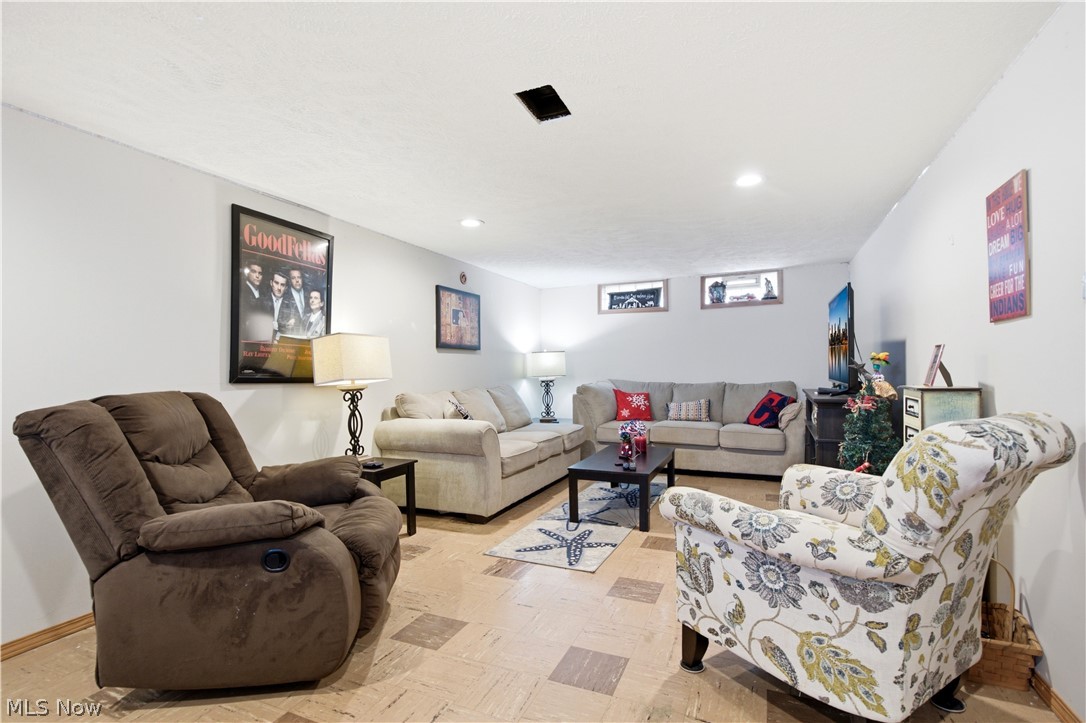 2212 Larchmont Drive Wickliffe OH 44092