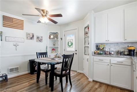 2212 Larchmont Drive Wickliffe OH 44092