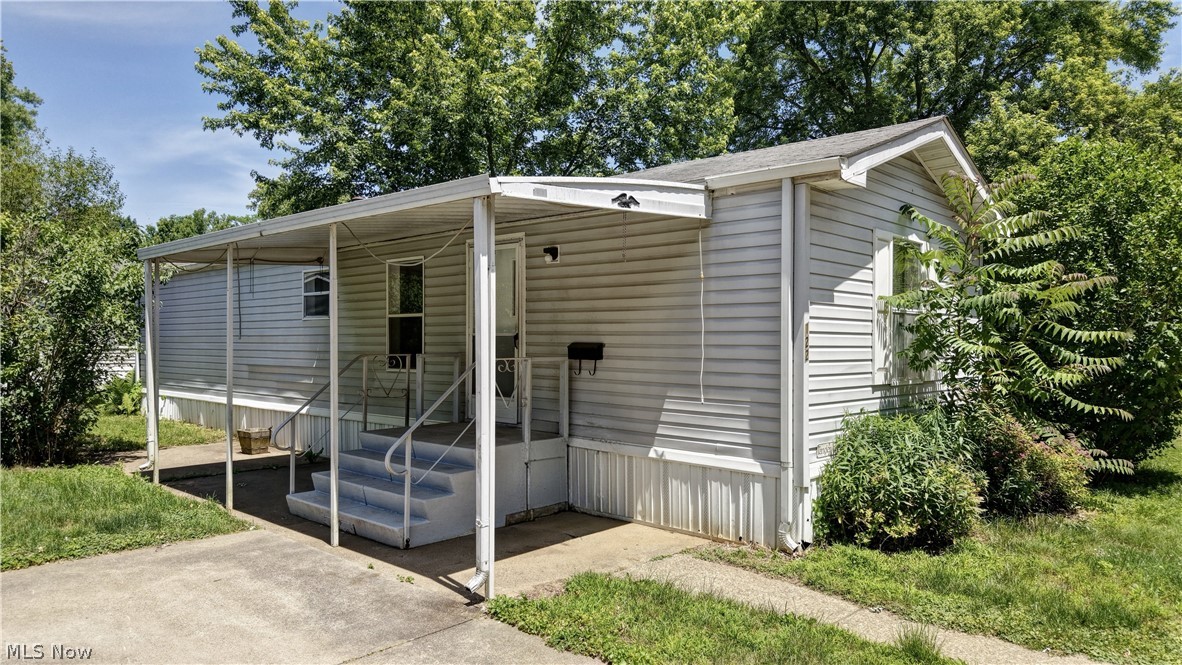 122 Pompano Lane SE New Philadelphia OH 44663