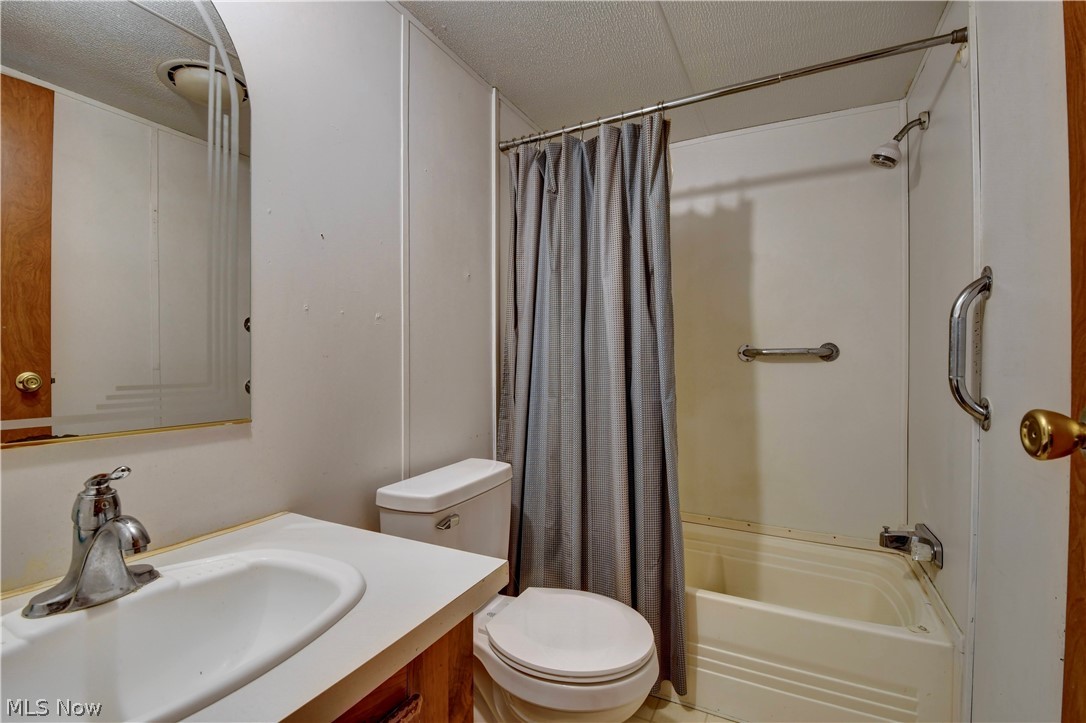 122 Pompano Lane SE New Philadelphia OH 44663