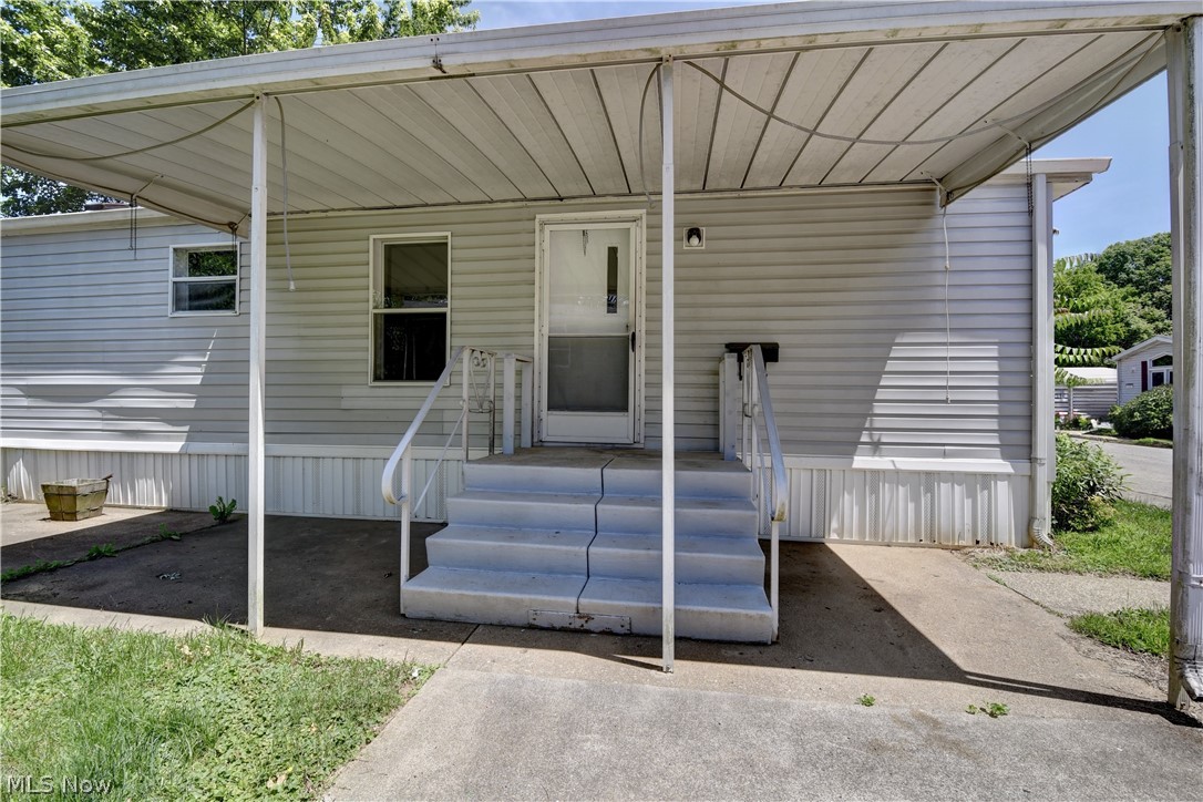 122 Pompano Lane SE New Philadelphia OH 44663