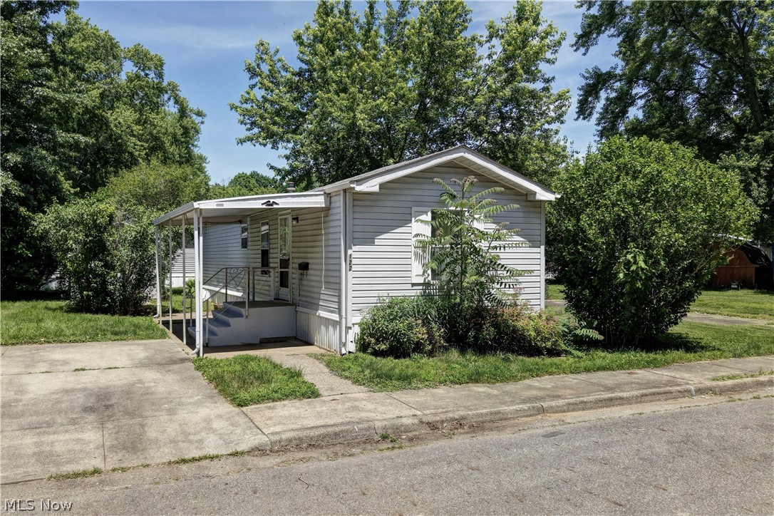 122 Pompano Lane SE New Philadelphia OH 44663