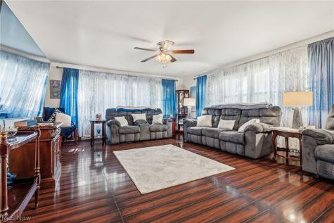 515 S Silver Street Louisville OH 44641
