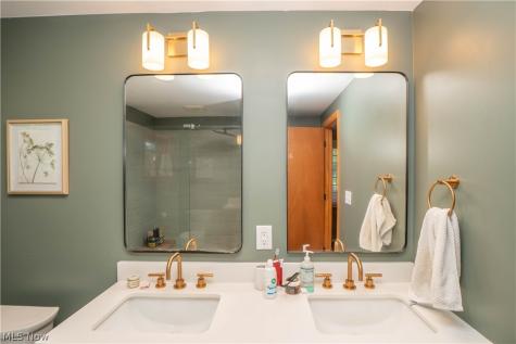 5632 Everhard Road NW Canton OH 44718