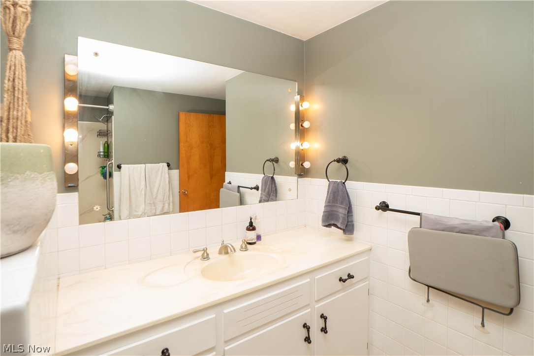 5632 Everhard Road NW Canton OH 44718