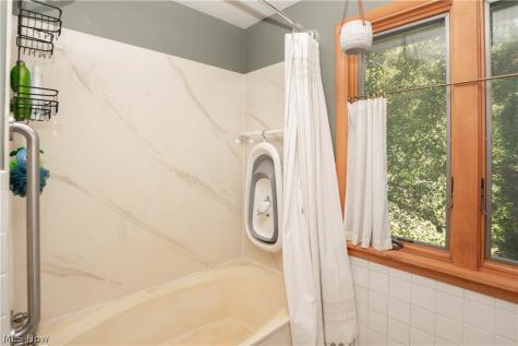 5632 Everhard Road NW Canton OH 44718