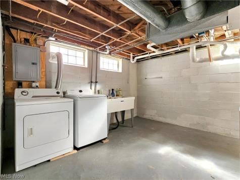 1551 Winchester Road Lyndhurst OH 44124