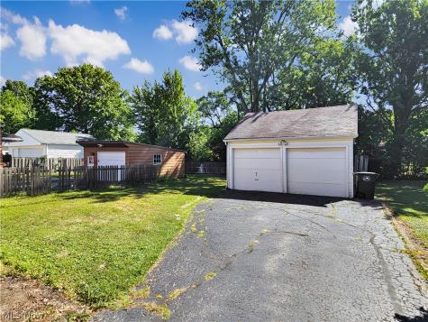1551 Winchester Road Lyndhurst OH 44124