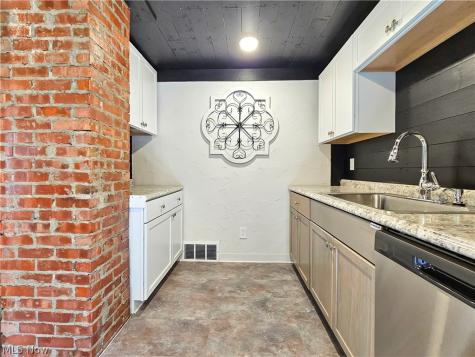 1551 Winchester Road Lyndhurst OH 44124