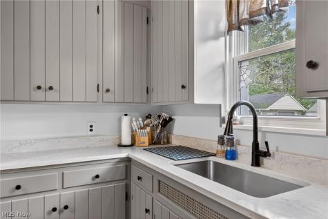 2258 E 290th Street Wickliffe OH 44092