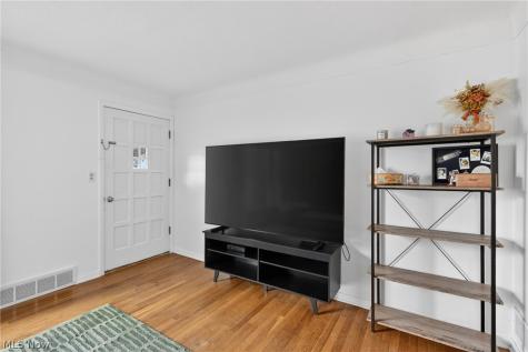 2258 E 290th Street Wickliffe OH 44092