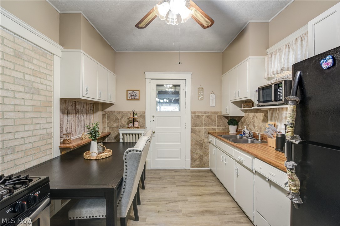 15301 Daniel Avenue Cleveland OH 44110