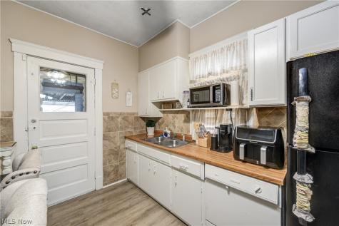 15301 Daniel Avenue Cleveland OH 44110