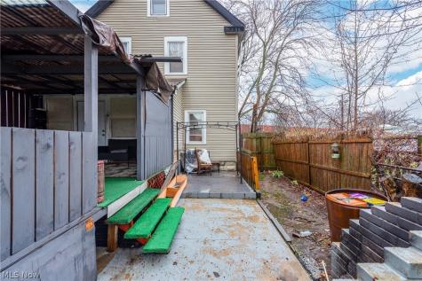15301 Daniel Avenue Cleveland OH 44110