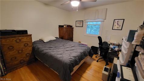 3041 Belmont Drive Brooklyn Heights OH 44131