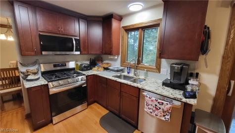 3041 Belmont Drive Brooklyn Heights OH 44131