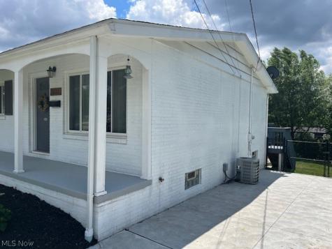 1222 Valley Drive North Canton OH 44720