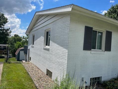 1222 Valley Drive North Canton OH 44720