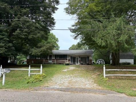 1207 Chaparrel Road SW Hartville OH 44632