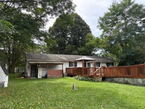 1207 Chaparrel Road SW Hartville OH 44632