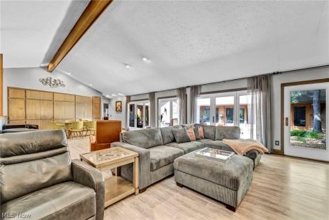 21903 Meadows Edge Lane Strongsville OH 44149