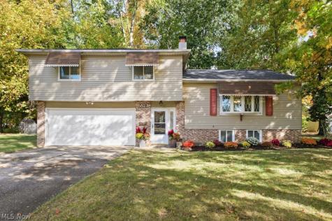 5523 Meadow Wood Boulevard Lyndhurst OH 44124
