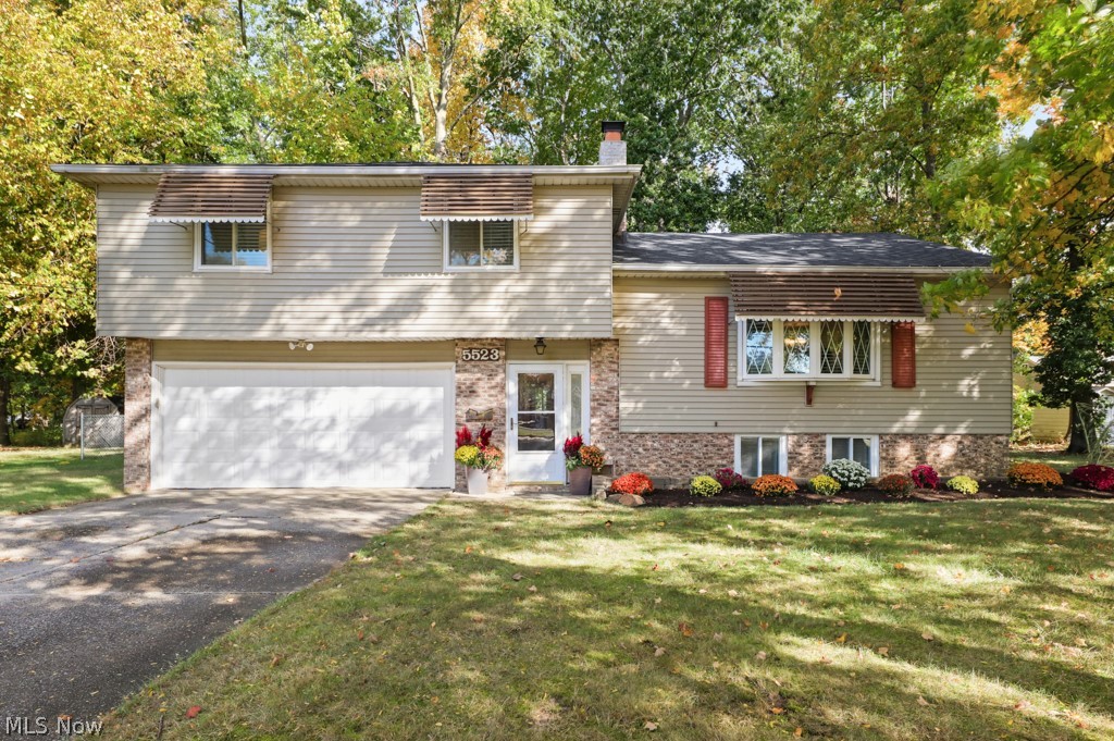 5523 Meadow Wood Boulevard Lyndhurst OH 44124