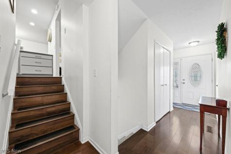 5523 Meadow Wood Boulevard Lyndhurst OH 44124