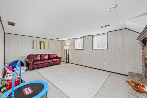 5523 Meadow Wood Boulevard Lyndhurst OH 44124