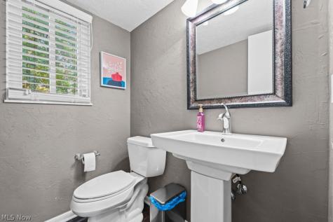 5523 Meadow Wood Boulevard Lyndhurst OH 44124