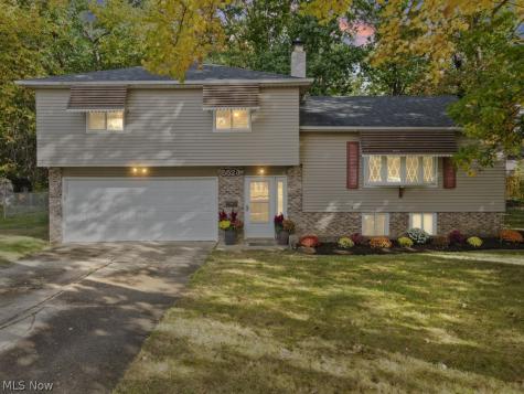5523 Meadow Wood Boulevard Lyndhurst OH 44124