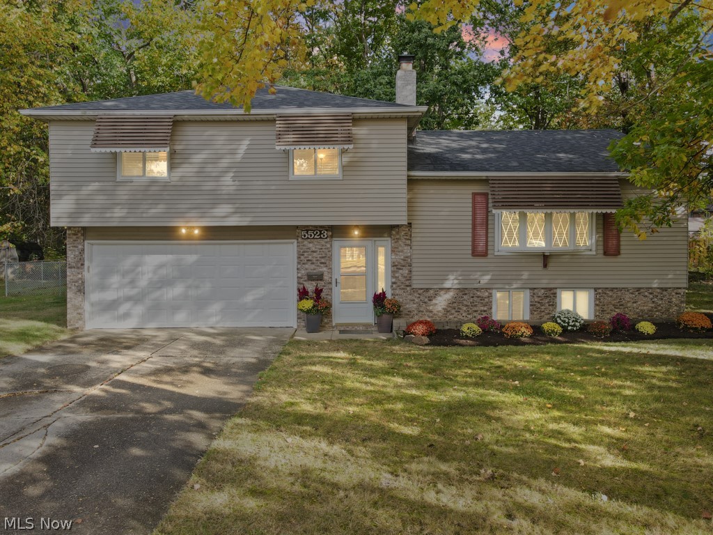 5523 Meadow Wood Boulevard Lyndhurst OH 44124