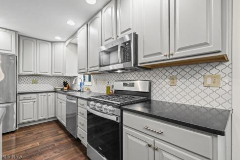 5523 Meadow Wood Boulevard Lyndhurst OH 44124