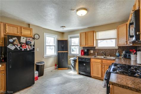 934 Packard Drive Akron OH 44320