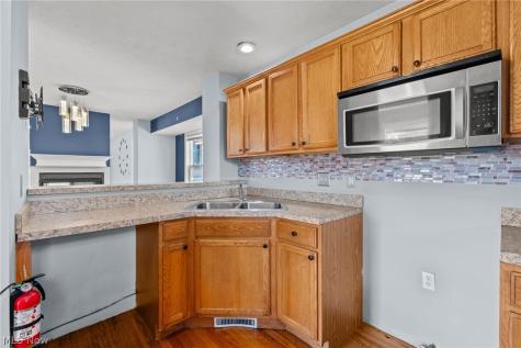 2221 E 71st Street Cleveland OH 44103