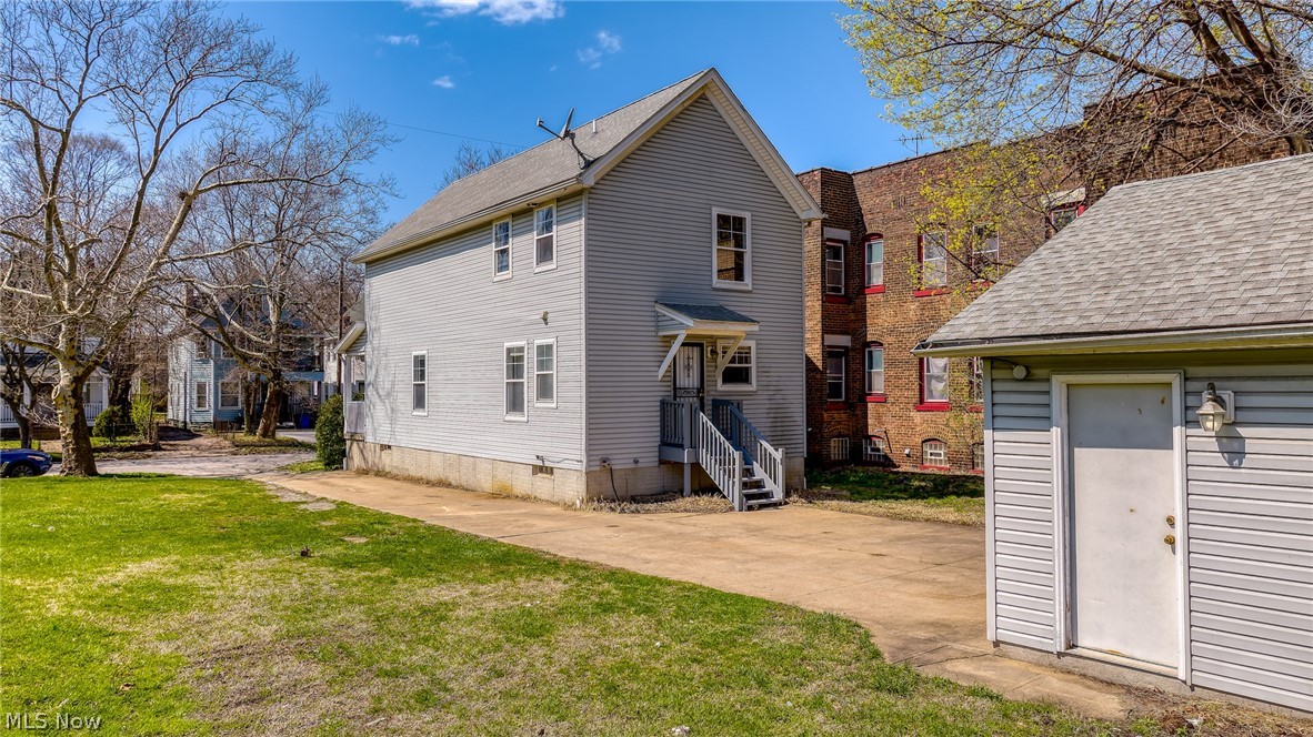 2221 E 71st Street Cleveland OH 44103