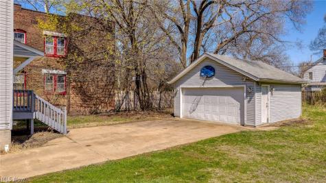 2221 E 71st Street Cleveland OH 44103