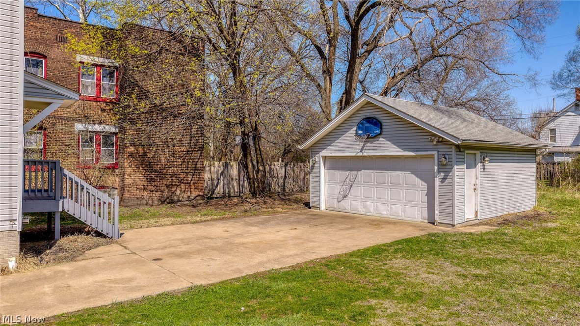 2221 E 71st Street Cleveland OH 44103