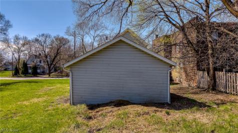 2221 E 71st Street Cleveland OH 44103