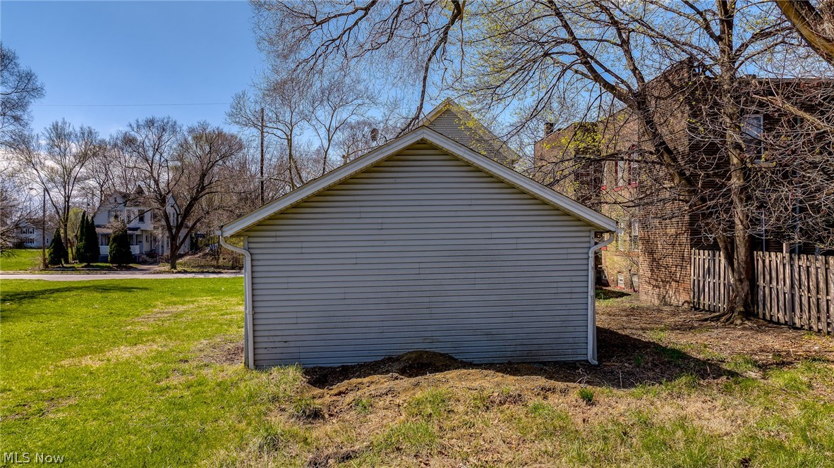 2221 E 71st Street Cleveland OH 44103