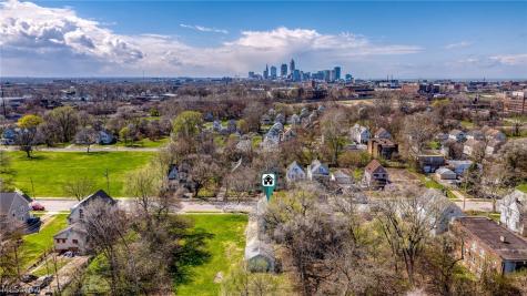 2221 E 71st Street Cleveland OH 44103