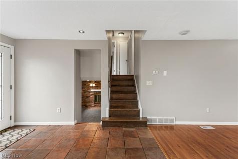 4221 Princess Anne Court Lorain OH 44052