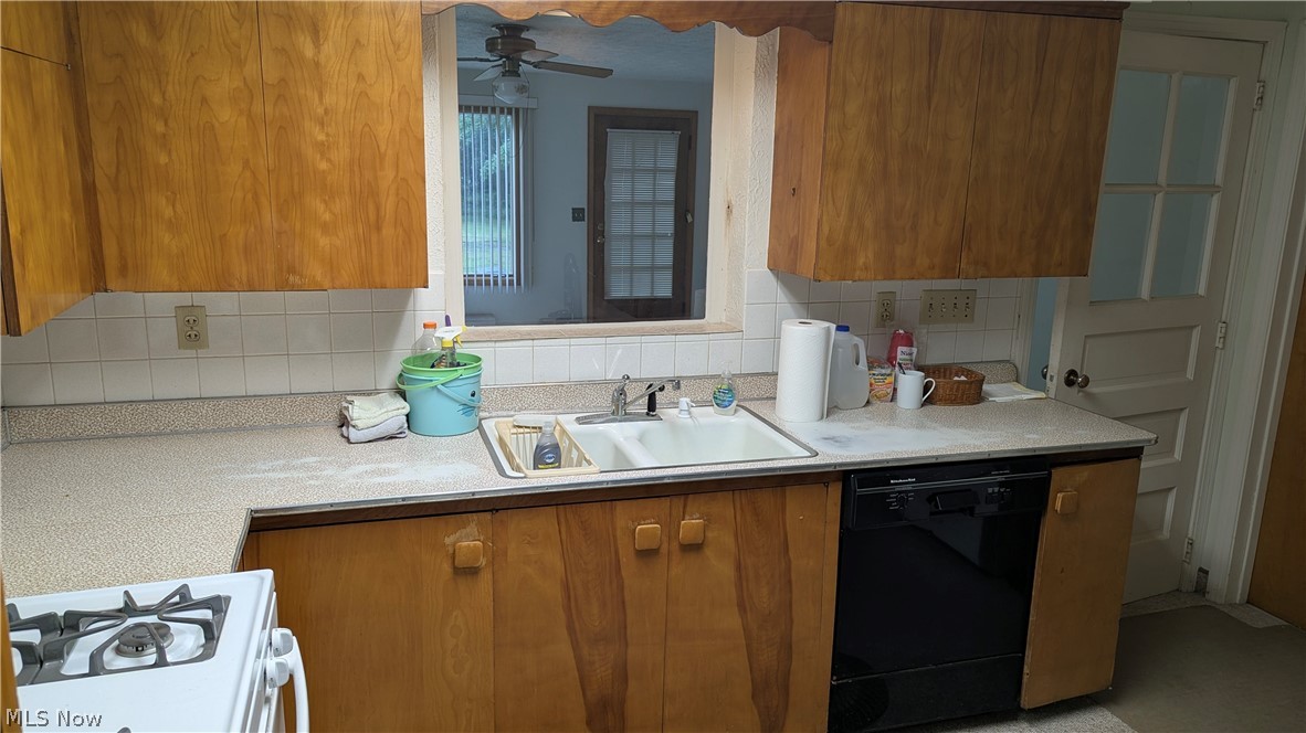 2921 Center Road Saybrook OH 44004