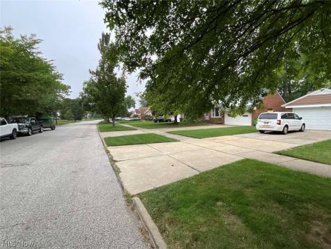 24079 Glenbrook Boulevard Euclid OH 44117