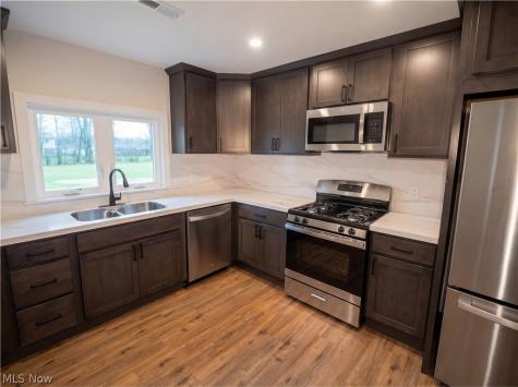 16243 Roselawn Drive Burton OH 44021