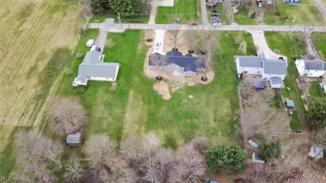 16243 Roselawn Drive Burton OH 44021