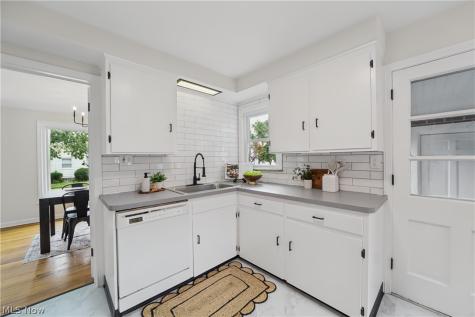 1293 Avondale Road South Euclid OH 44121